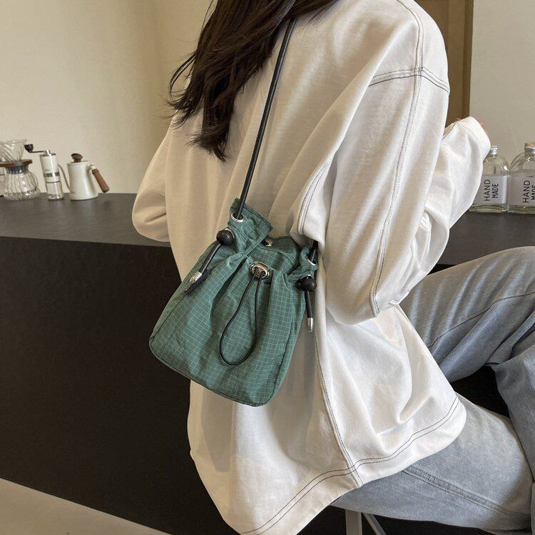 休闲小包包女2024新款时尚布包单肩简约轻便手机包少女洋气帆布包