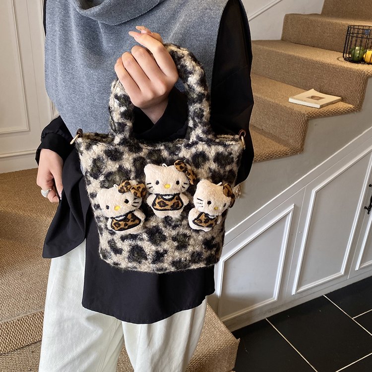豹纹猫咪超火小众包包女童2025新款斜挎包精致手提水桶包小拎包