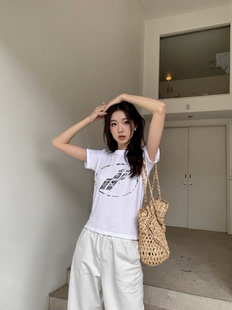 夏新款t恤女韩版小众设计款素描椭圆字母正肩印花短袖纯棉潮修身