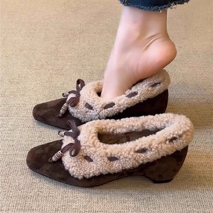 2025新款法式羊羔毛方头浅口单鞋女内增高绒面蝴蝶结加绒毛毛棉鞋