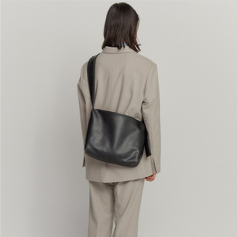 日系极简风大容量新品小众斜挎包