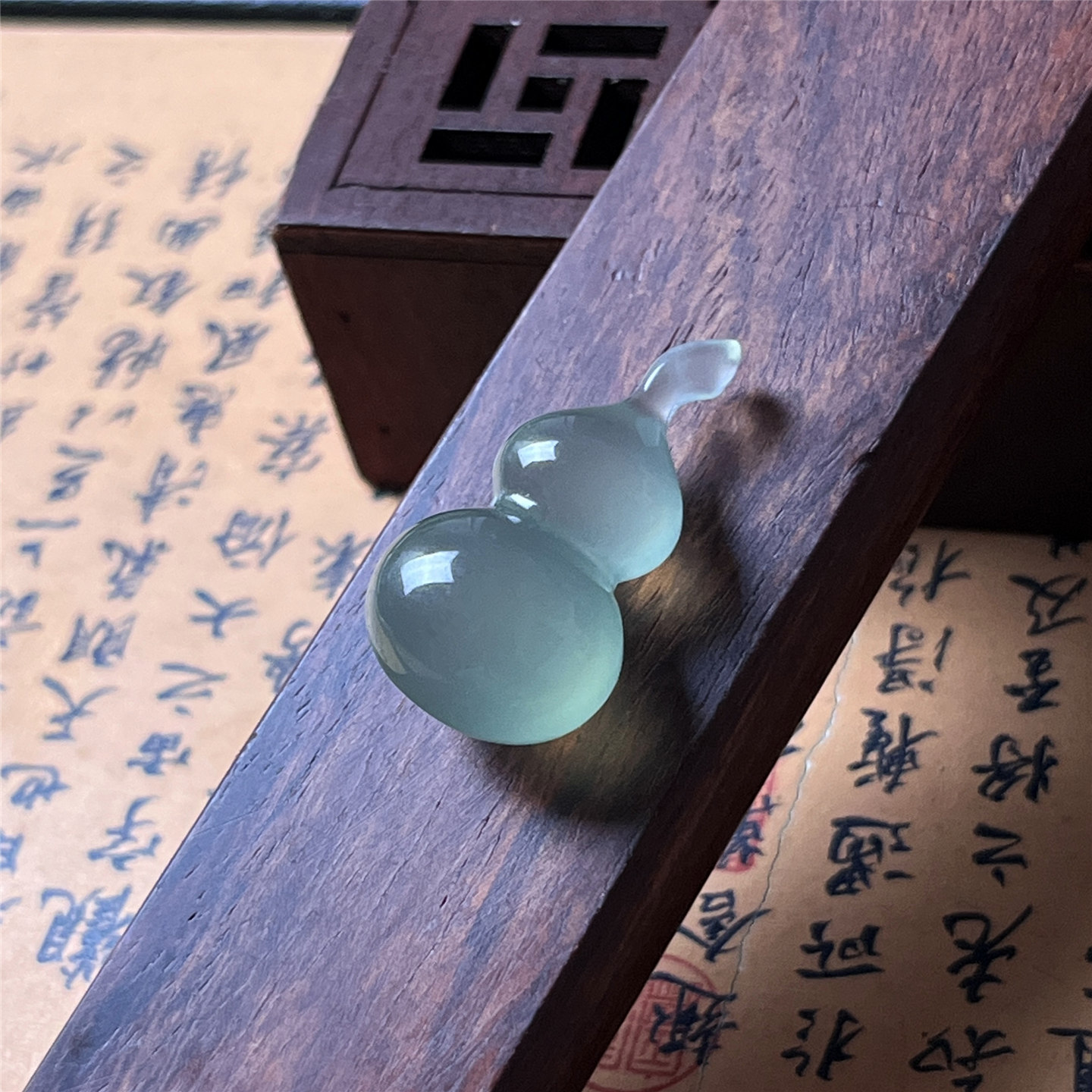 岫玉淡绿葫芦吊坠保真立体手工雕刻男女款通透现矿料玉石挂件礼物