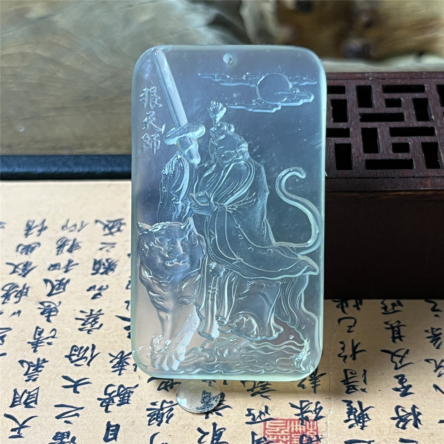 天然岫玉张天师吊坠保真精雕玉石挂件古风人物张道陵实物拍带黑点