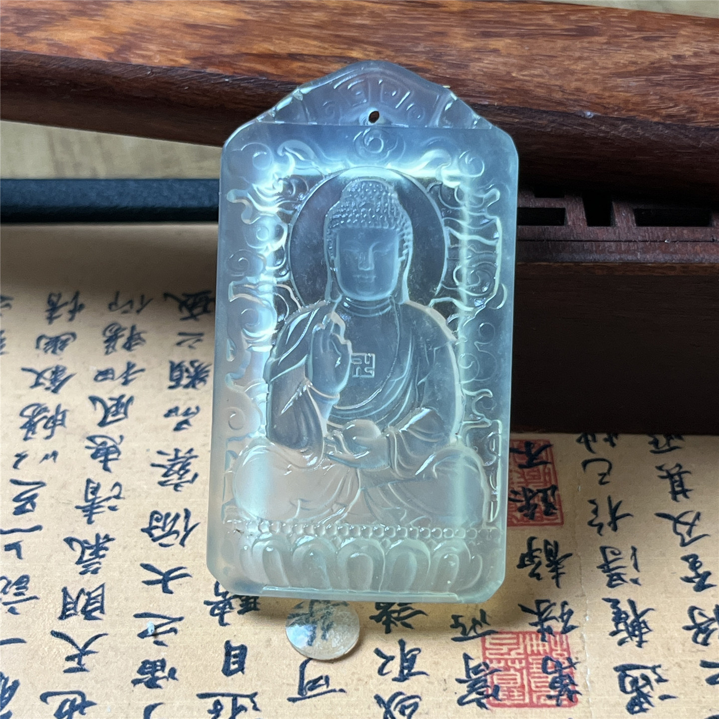 天然岫玉大日如来吊坠保真精雕本命佛玉石挂件特价好货礼物玉挂坠