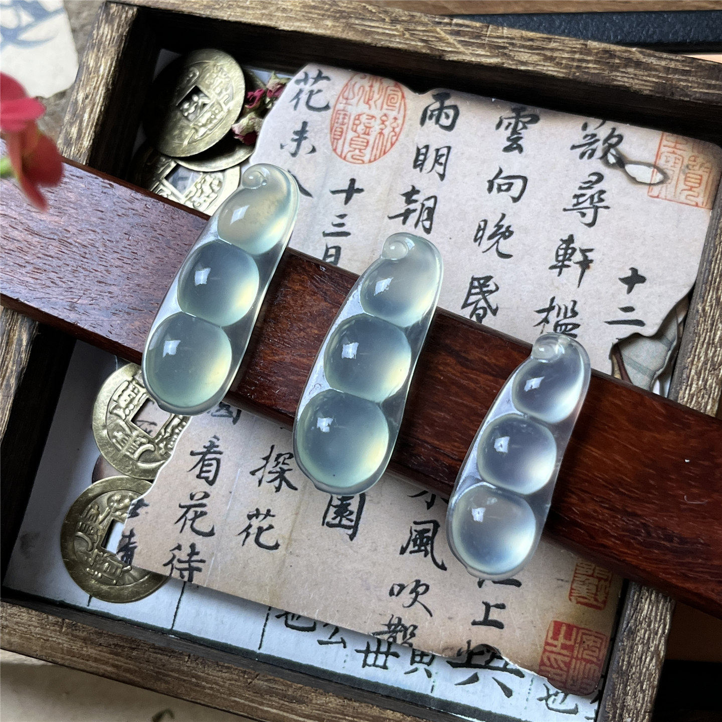 天然岫玉冰种福豆吊坠保真高冰四季豆男女款玉坠实物拍摄情侣礼物