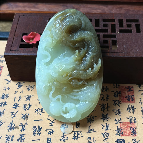 天然岫玉黄白老玉龙牌吊坠保真