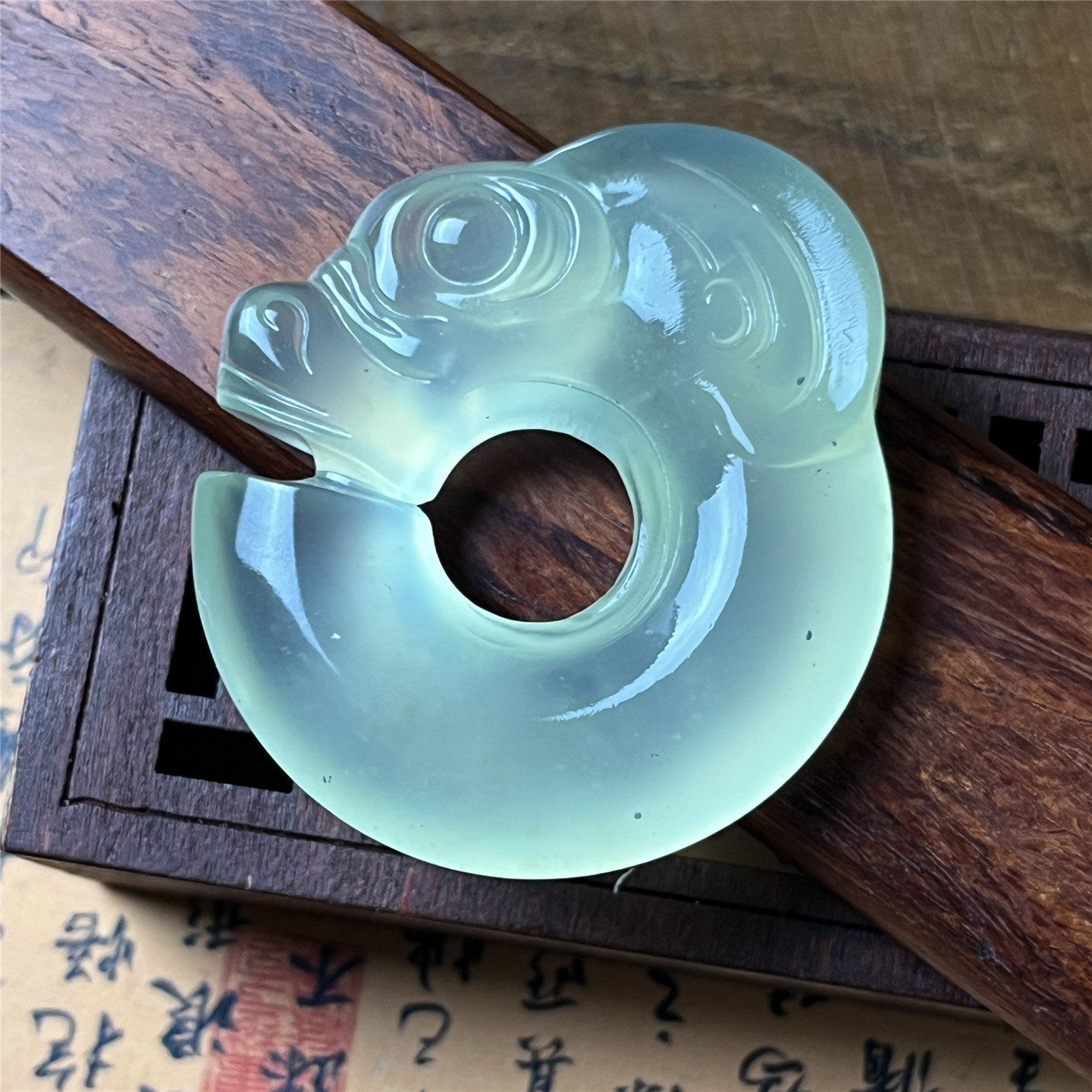 天然岫玉玉猪龙吊坠保真玉石厚装玉石挂件红山文化实拍带黑点特价