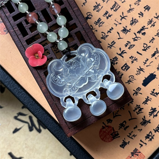 天然岫玉平安锁吊坠冰种手工玉石挂坠古风通透毛衣链实物拍摄礼物