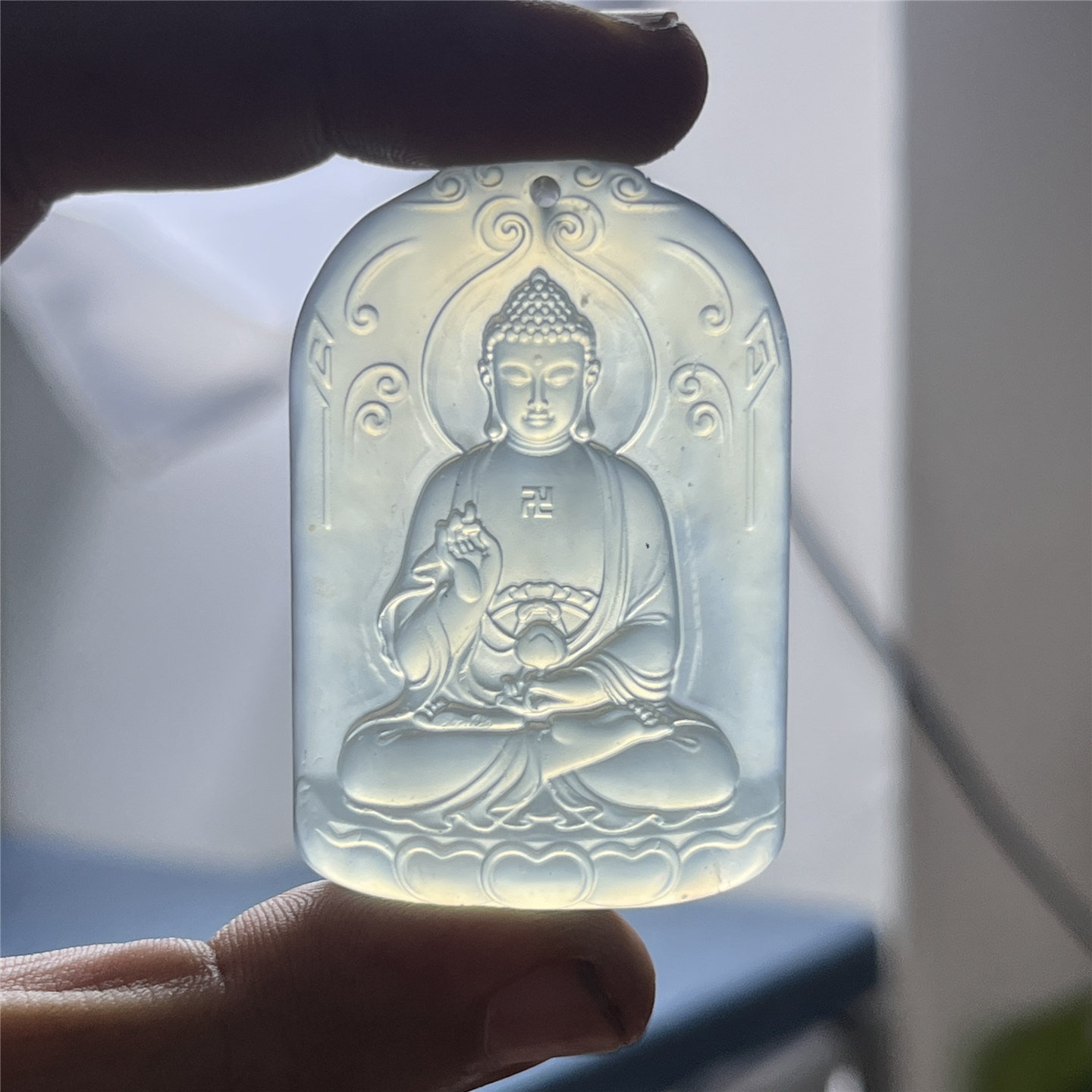 天然岫玉大日如来吊坠保真淡绿精雕玉石挂件一刀切实物拍摄礼物玉
