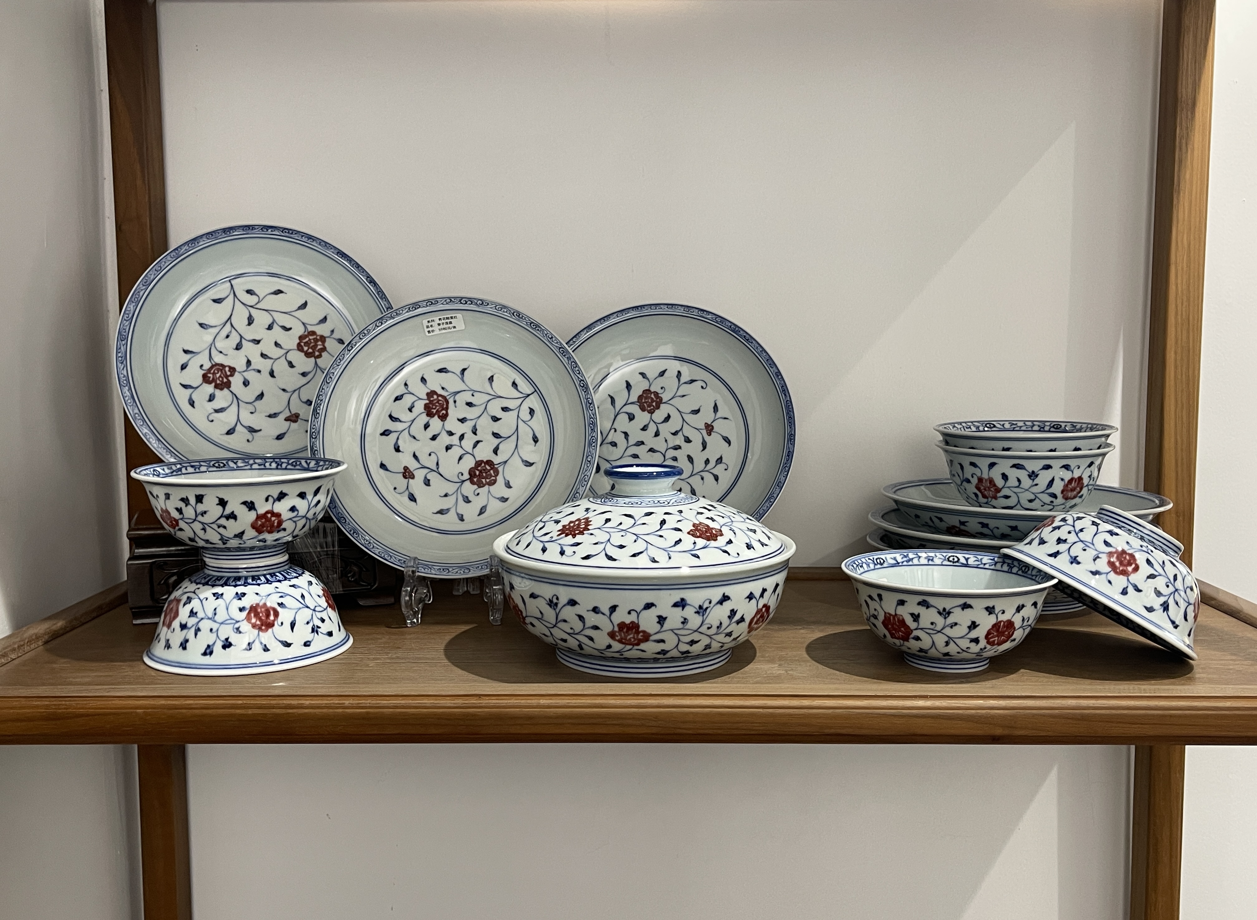 私人定制景德镇纯手工高端陶瓷青花釉里红缠枝莲餐具套组家用送礼