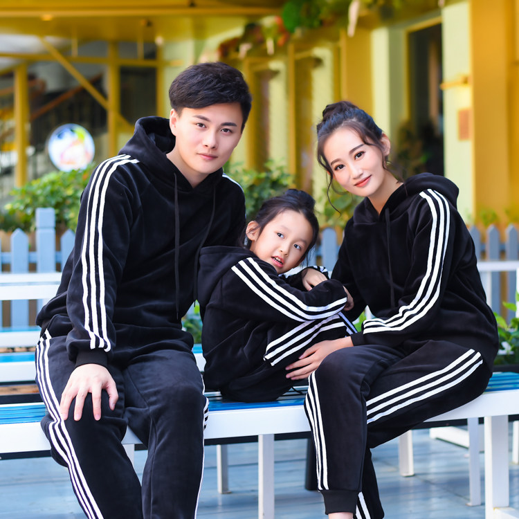 亲子装冬装加绒加厚2023新款一家三口全家套装母子母女运动卫衣潮