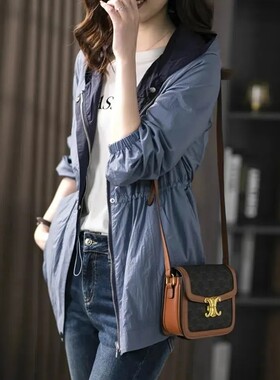 两面穿连帽短外套女早秋2026新款中长款休闲百搭韩版时尚收腰风衣