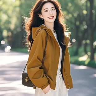 2026开春新款 高级感超好看女士正肩百搭连帽冲锋衣外套 小个子短款