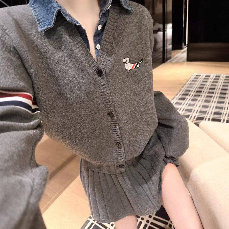 TB学院风套装女刺绣小狗拼接牛仔领针织开衫松紧腰百褶裙减龄两件