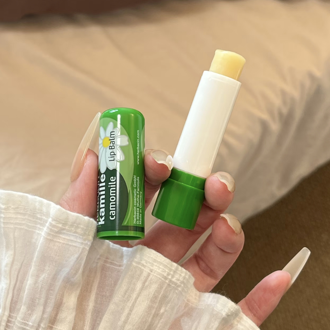 【保税】现货秒杀！德国Herbacin小甘菊精华保湿滋润唇膏3支装