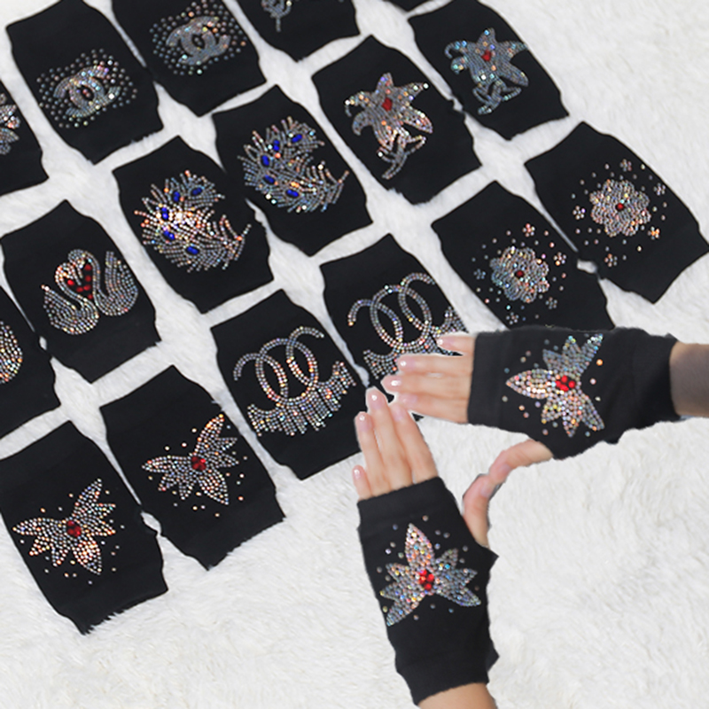 羊绒少女卡通彩钻露指针织毛线