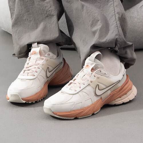 NIKE/耐克女鞋V2K RUN Gore-Tex 百搭舒适运动休闲鞋 FZ2622-003