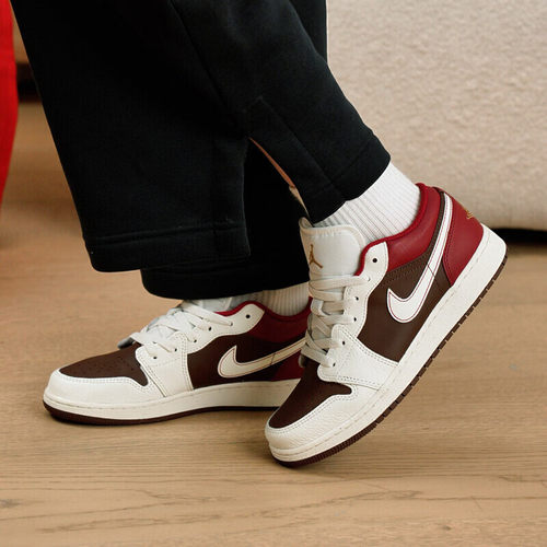 NIKE/耐克女鞋AIR JORDAN 1 低帮百搭舒适运动篮球鞋 IR7600-211
