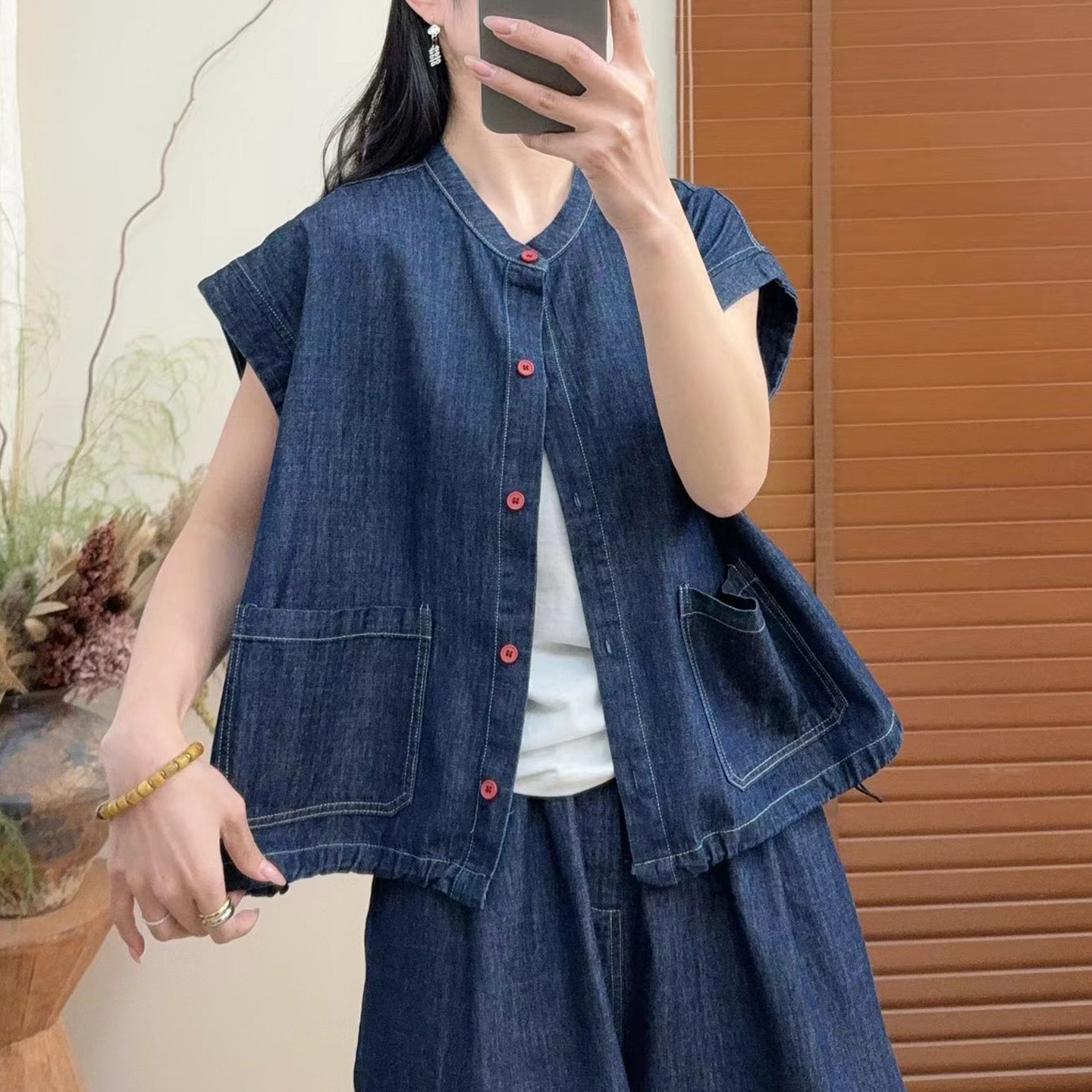 夏季深蓝软牛仔红扣开衫马甲女