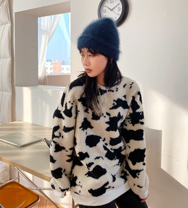 Real price autumn and winter Korean loose round collar Pullover long sleeve age reducing dairy lamb sweater