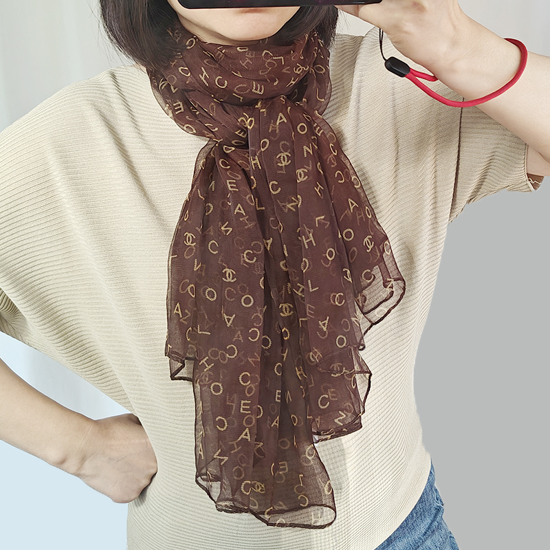 字母真丝桑蚕丝印花长丝巾女2025新款春秋季护颈围巾百搭妈妈纱巾