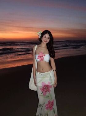 泰国ins博主网红同款分体立体花朵氛围感抹胸半裙海岛度假泳衣女