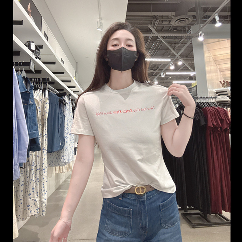 CK Calvin Klein女士新款圆领棉质舒适显瘦时尚休闲短袖T恤CW461