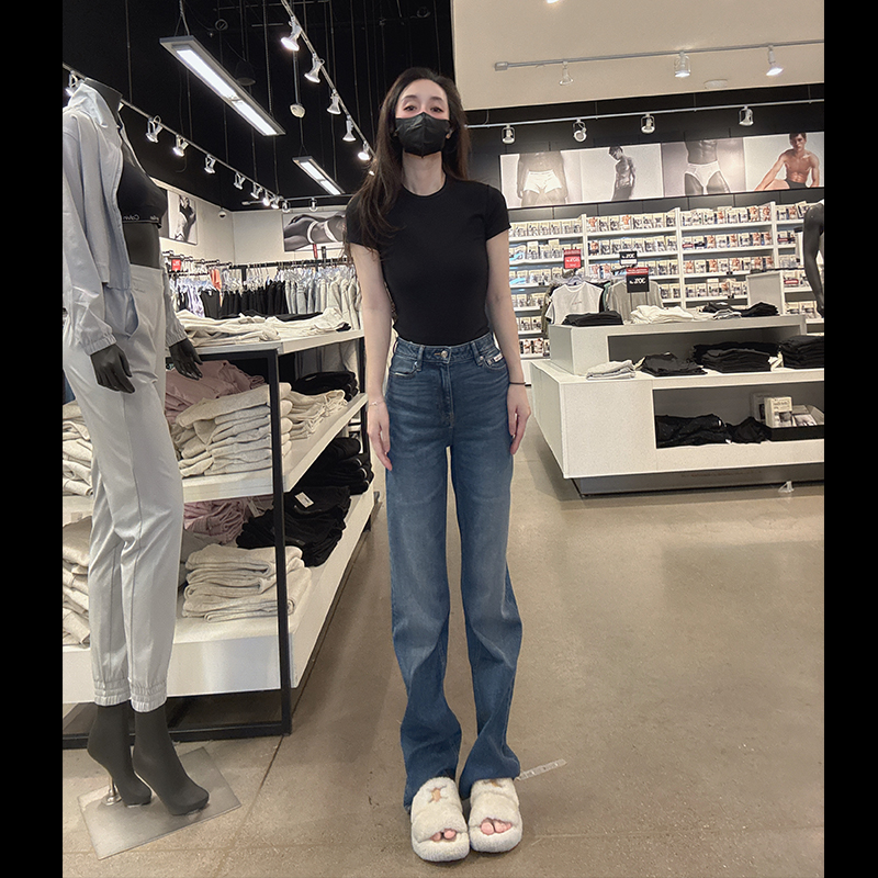 CK女士中腰直筒牛仔裤