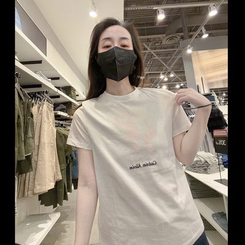 CK女士时尚休闲短袖T恤