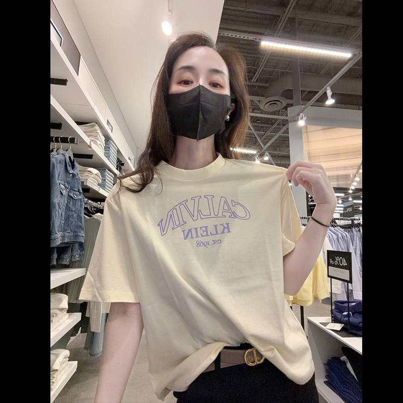 CK Calvin Klein女士圆领纯棉舒适休闲宽松版印花短袖T恤CW619