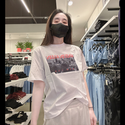 CK女士圆领印花短袖T恤