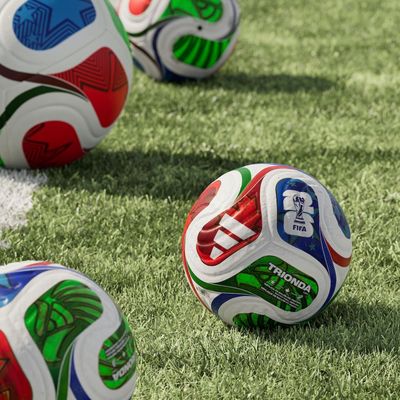 Adidas三重浪26年FIFA足球