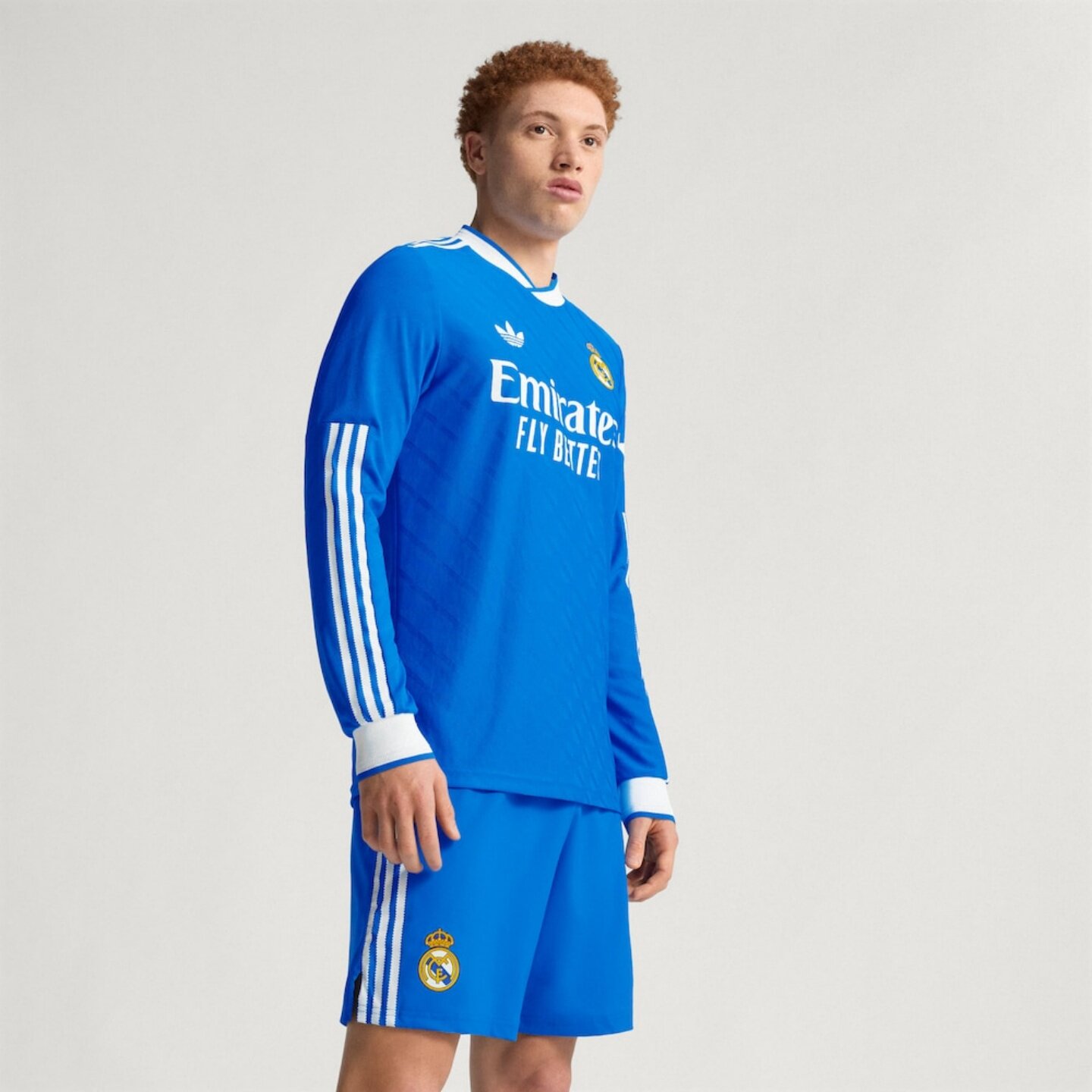 Adidas阿迪达斯25/26赛季皇马第二客场球员版长袖足球球衣JP3925