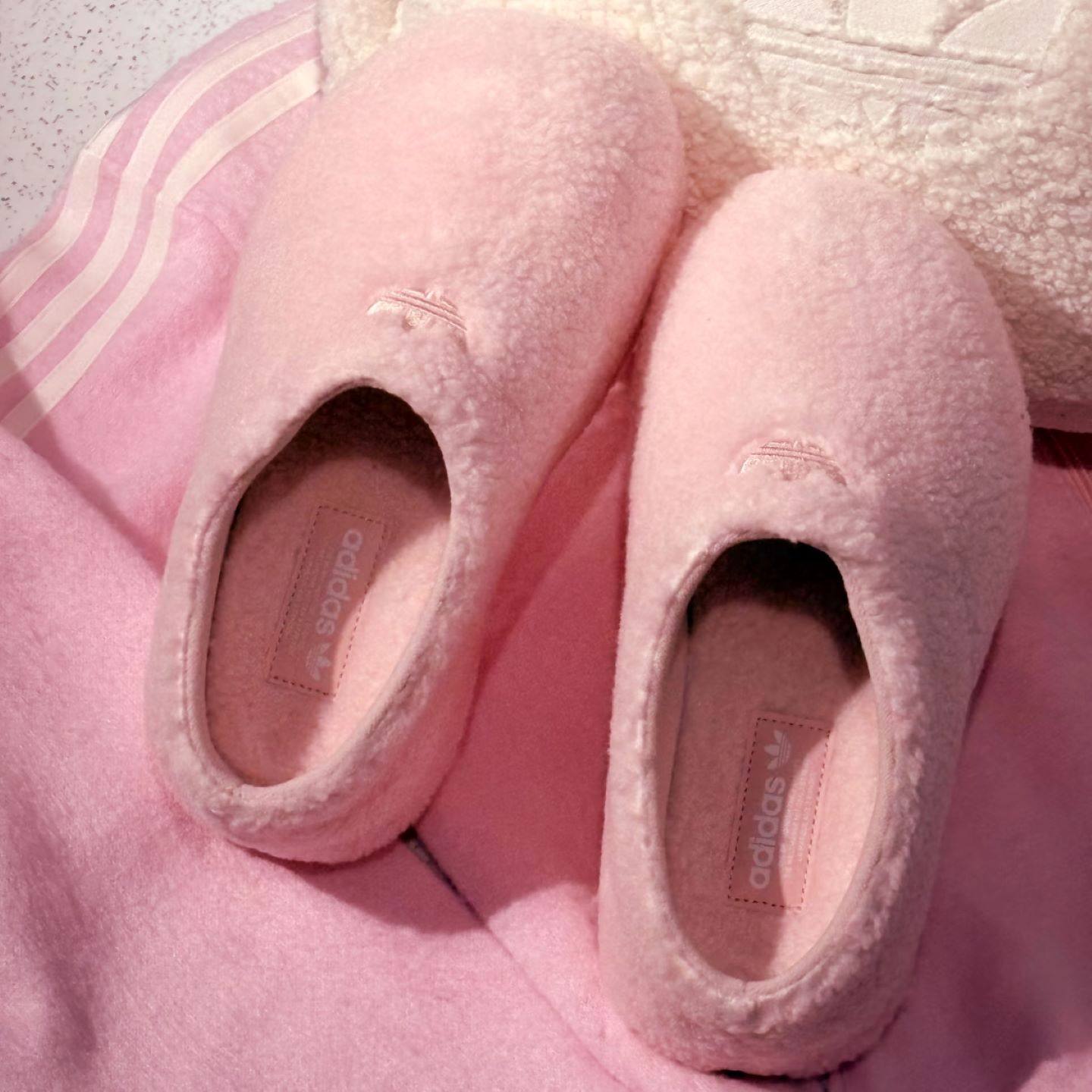 Adidas阿迪达斯新款女一脚蹬懒人休闲保暖厨师鞋毛绒穆勒鞋JR2346,运动鞋new,运动拖鞋,淘宝优惠券,粉丝福利购,淘宝优惠卷