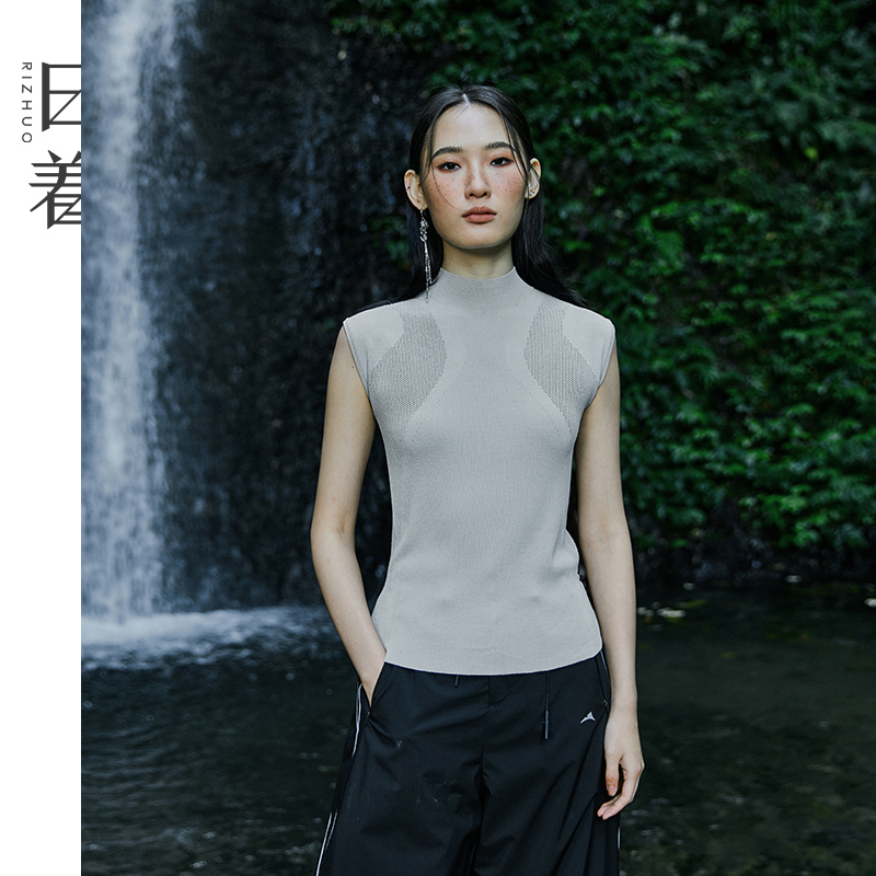 日着原创修身半高领短袖T恤