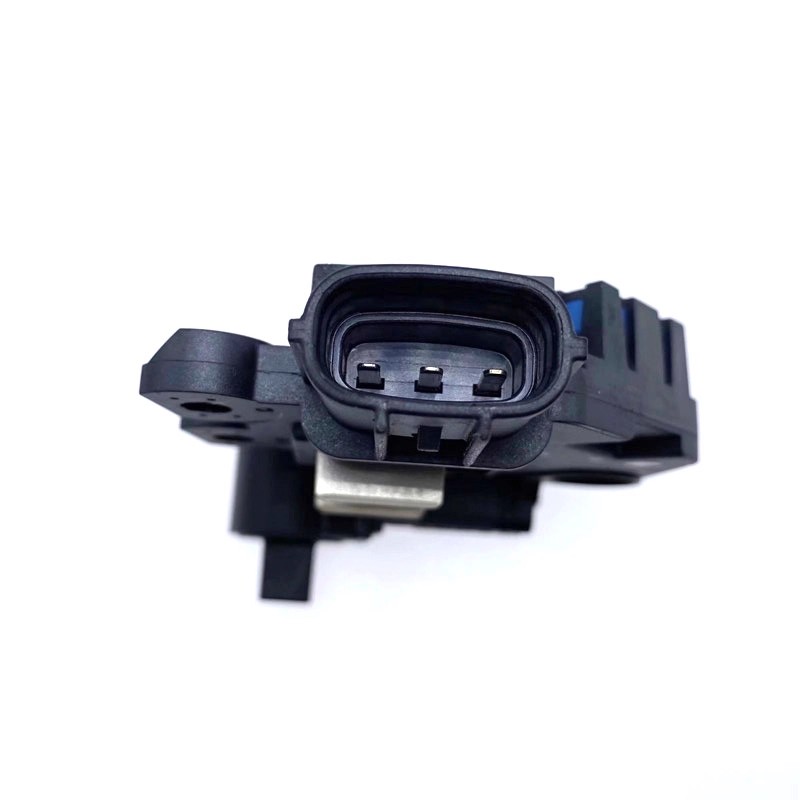 新悦动IX35朗动瑞纳K2K3K5索纳塔八福瑞迪狮跑智跑发电机调节器