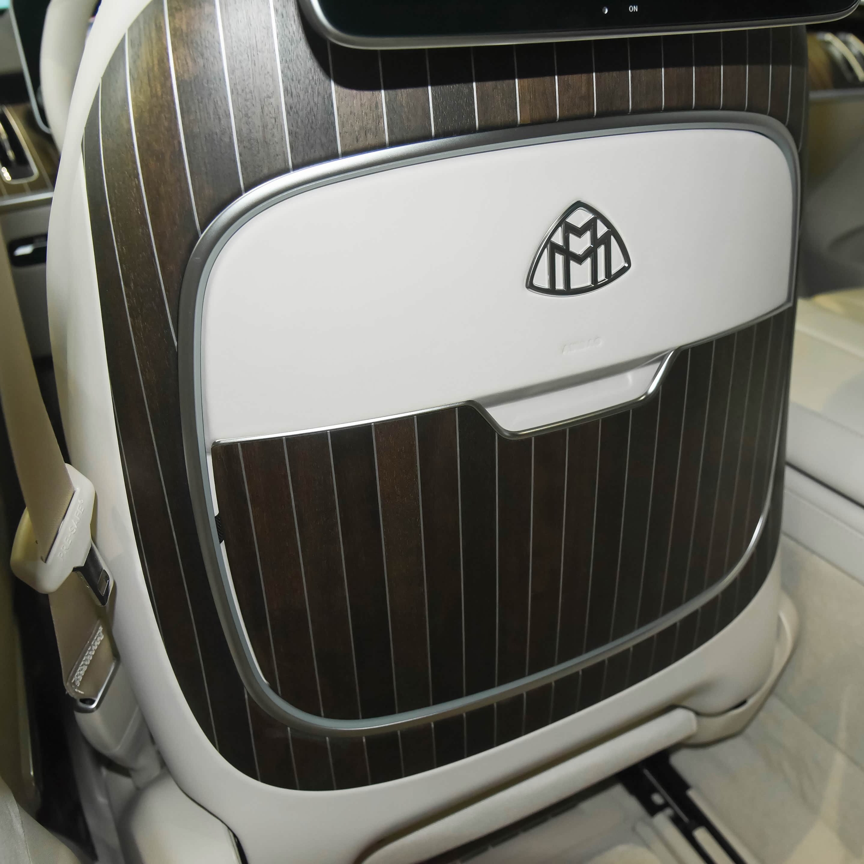 奔驰S改迈巴赫座椅后背车标改装