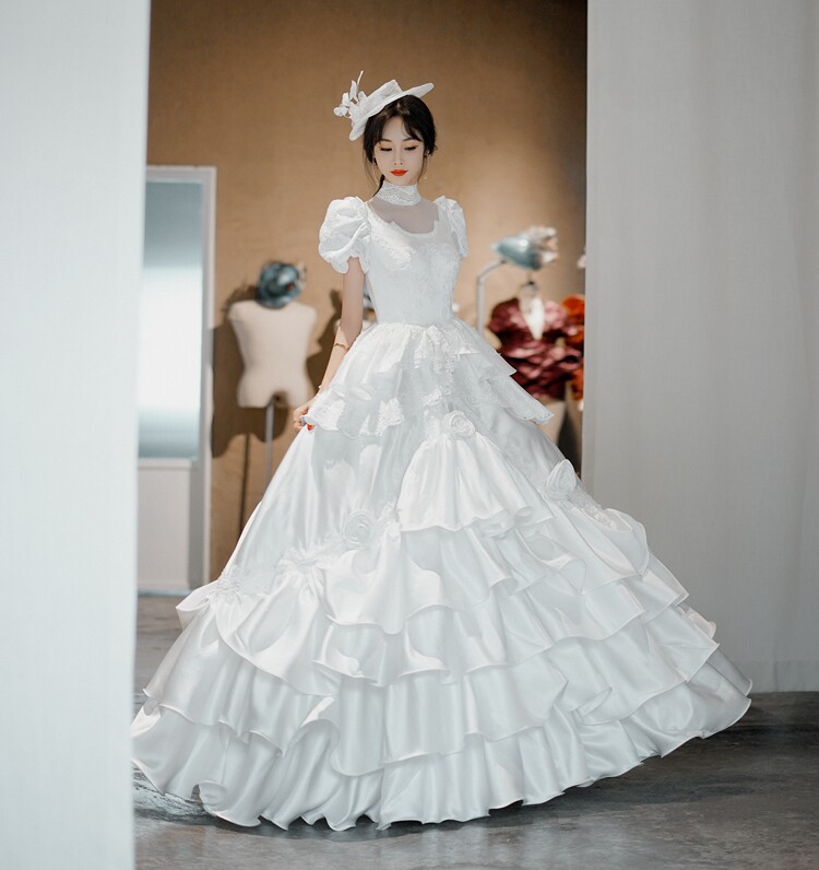 法式复古宫廷风新娘结婚新款蛋糕裙影楼写真拍摄婚纱照古董婚纱