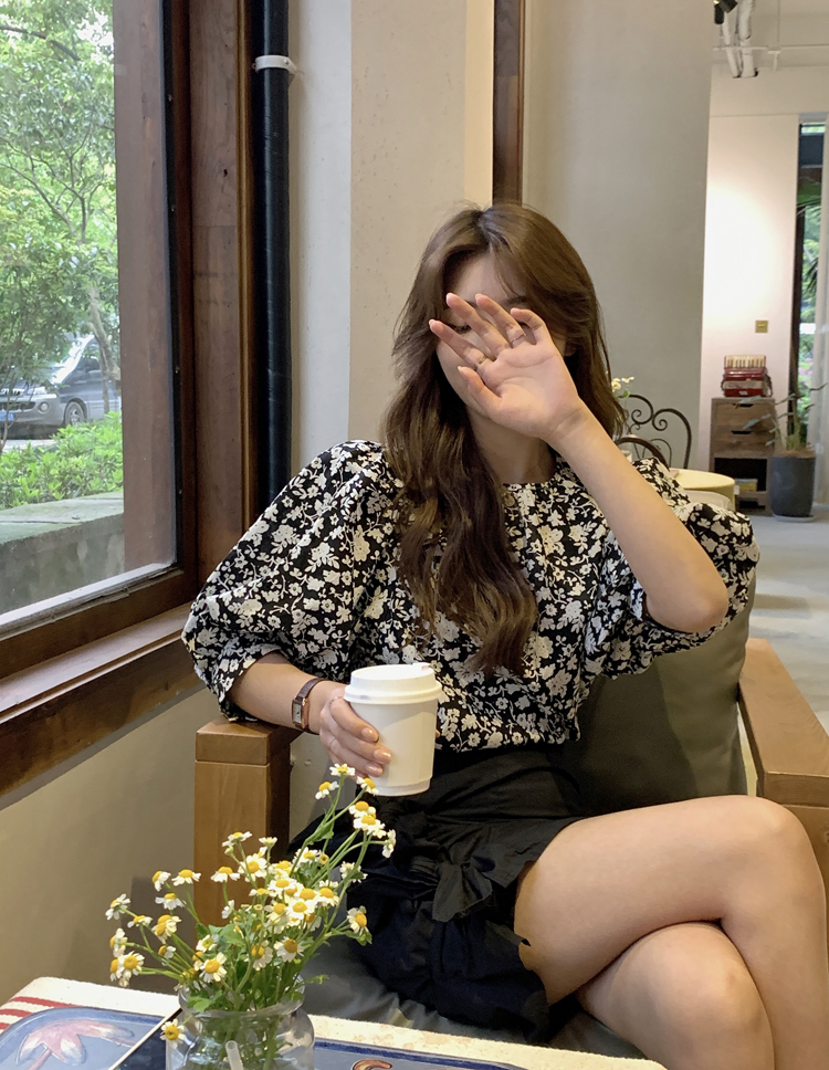 Real price ~ French retro style wide loose air bubble sleeve slim floral short sleeve shirt