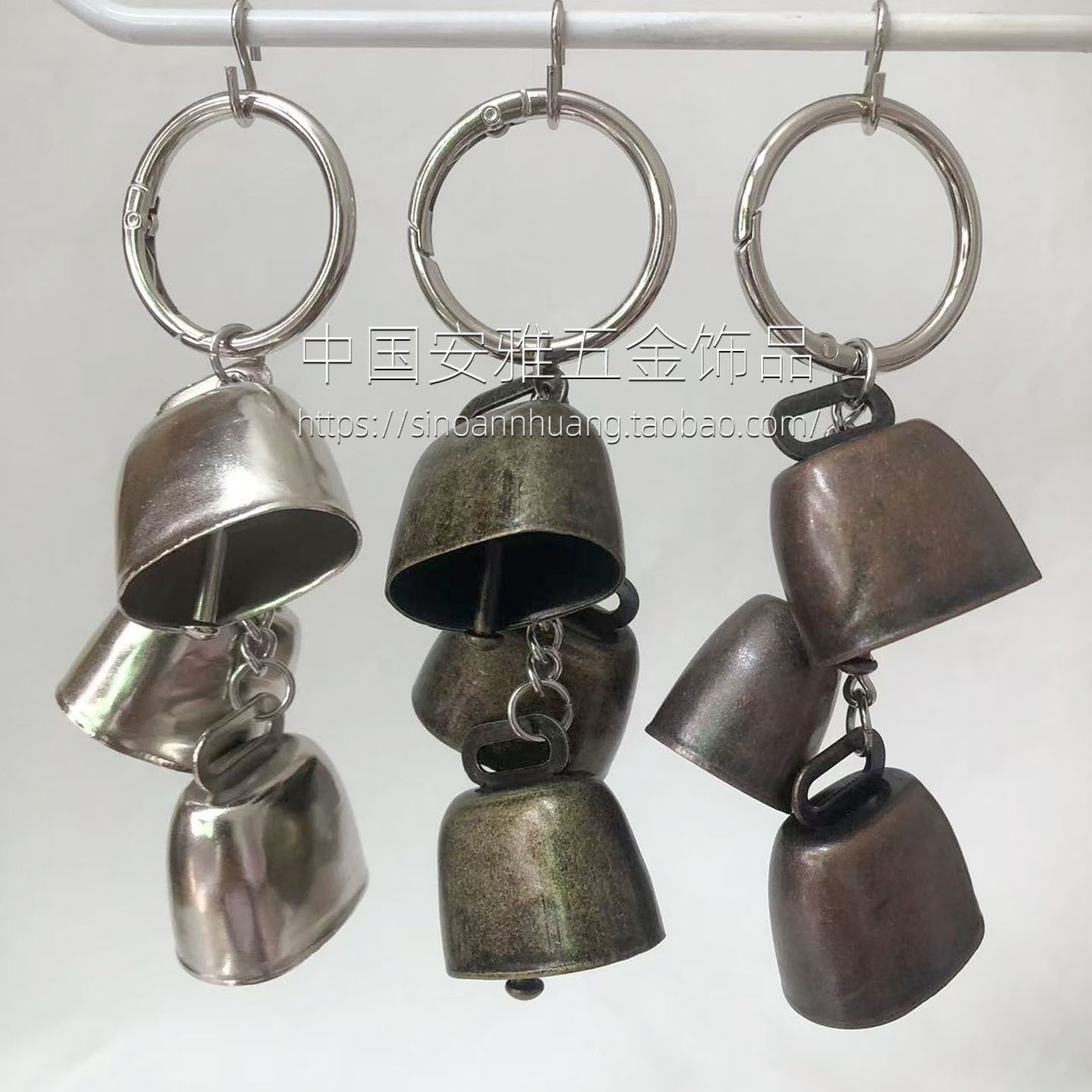 大声公牛铃铛弹簧扣挂件潮玩钥匙链复古金属响铃创意装饰品手摇铃