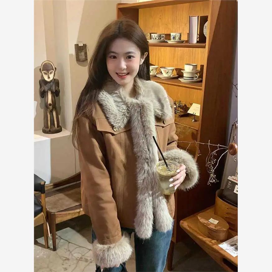 美拉德穿搭棕色毛毛拼接翻领外套女款秋冬季加厚加绒保暖夹克上衣