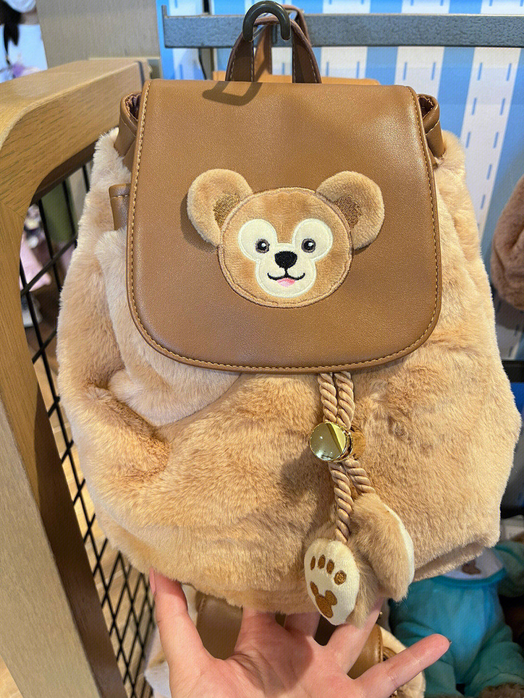 达菲熊卡通可爱双肩背包毛绒手提熊头大包少女心通勤学生抽绳书包