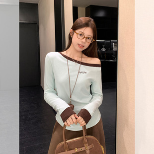褶皱掐腰拼接上衣 女2026秋季 绿色辣妹斜肩露肩字母刺绣长袖 打底衫