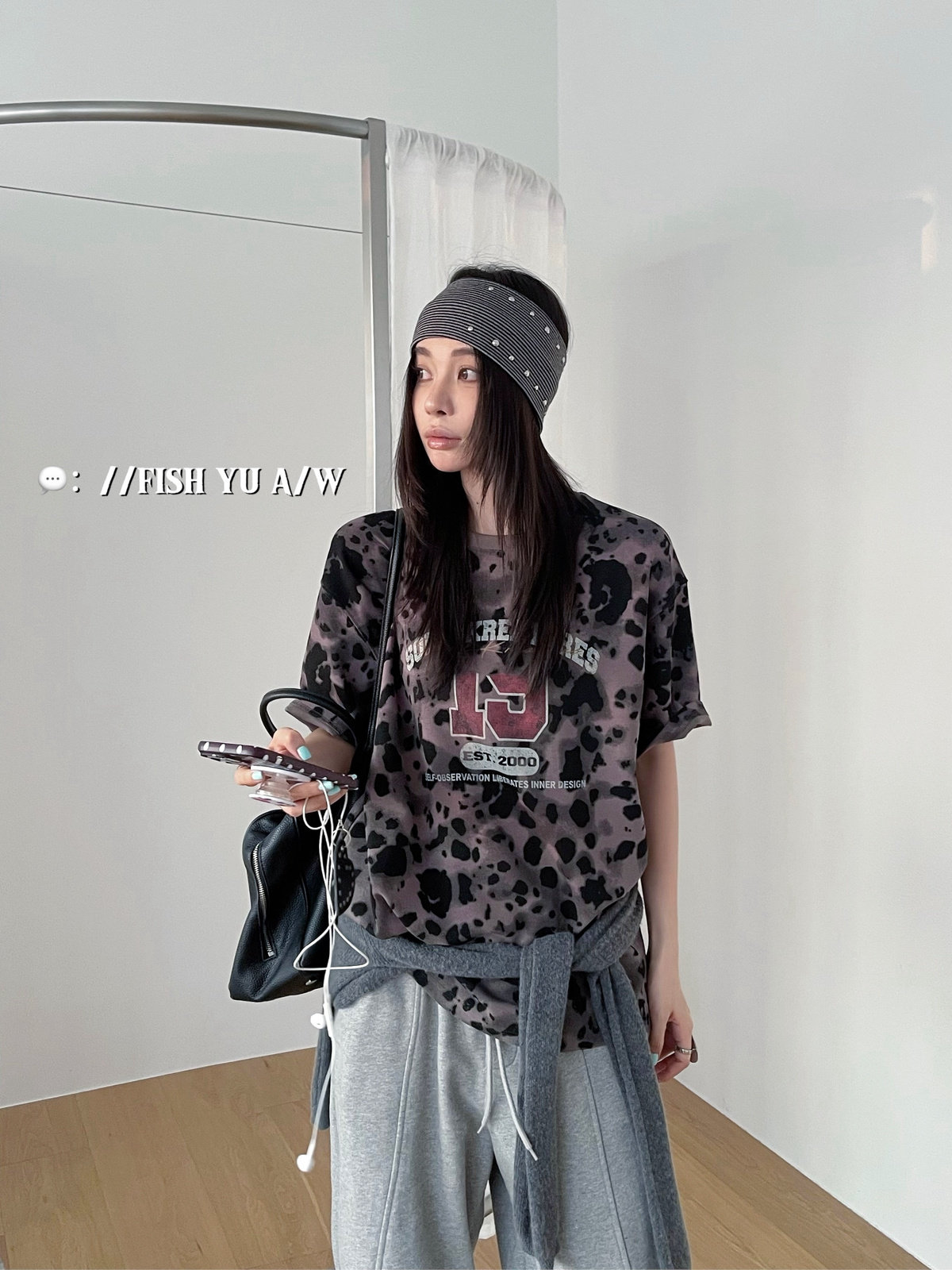 FISH YU美式复古数字白墨印花做旧斑点豹纹圆领短袖T恤626607