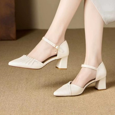 2026年夏季中空时装鞋2246-8503尖头粗跟扣带时尚小香风女鞋