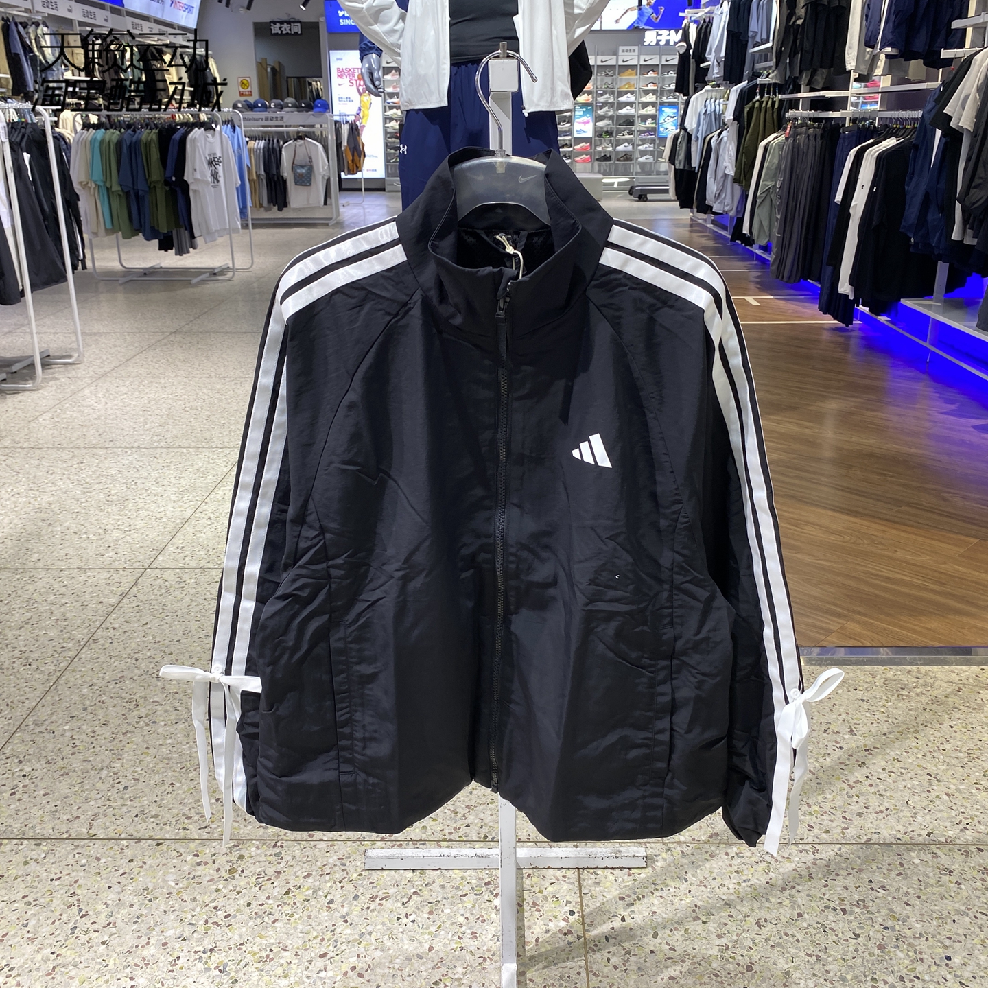 阿迪达斯女立领外套夹克