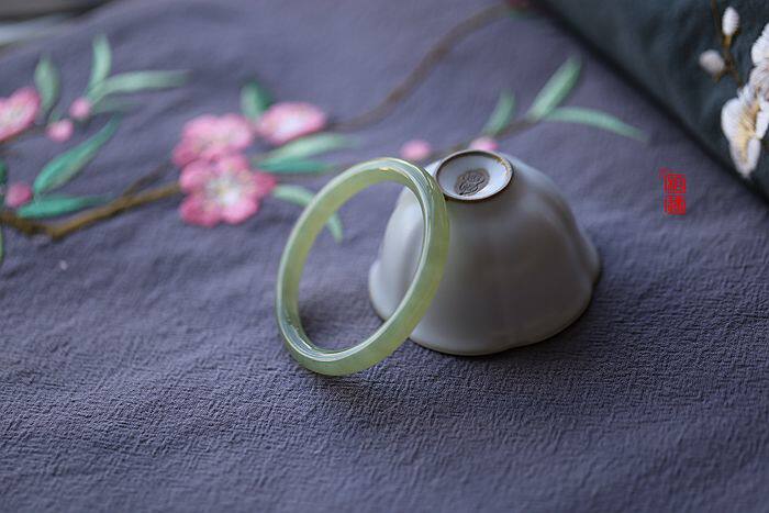 《何以致契阔,绕腕双跳脱》天然和田玉黄口料古典圆条手镯50至61