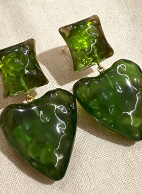 中古复古祖母绿树脂肌理耳钉宫廷风熔岩琉璃爱心吊坠耳环绿色耳饰