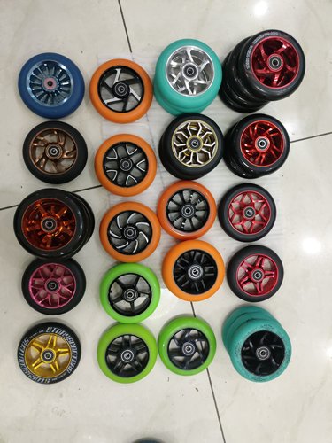 专业极限滑板车用的铝合金轮，尺寸110X24MM，轴承内径8MM