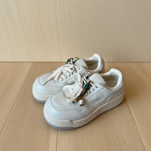 欧货手工鞋真皮透气厚底显高小白鞋女轻便百搭吊坠休闲运动鞋韩版